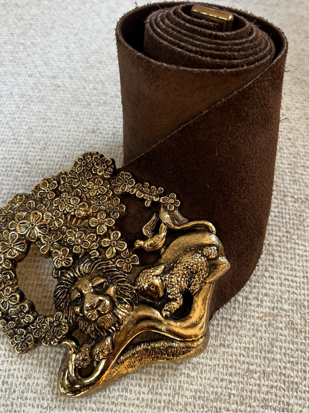 Buxton Gold Lion & Lamb 1971 Brown Suede Belt Size Large